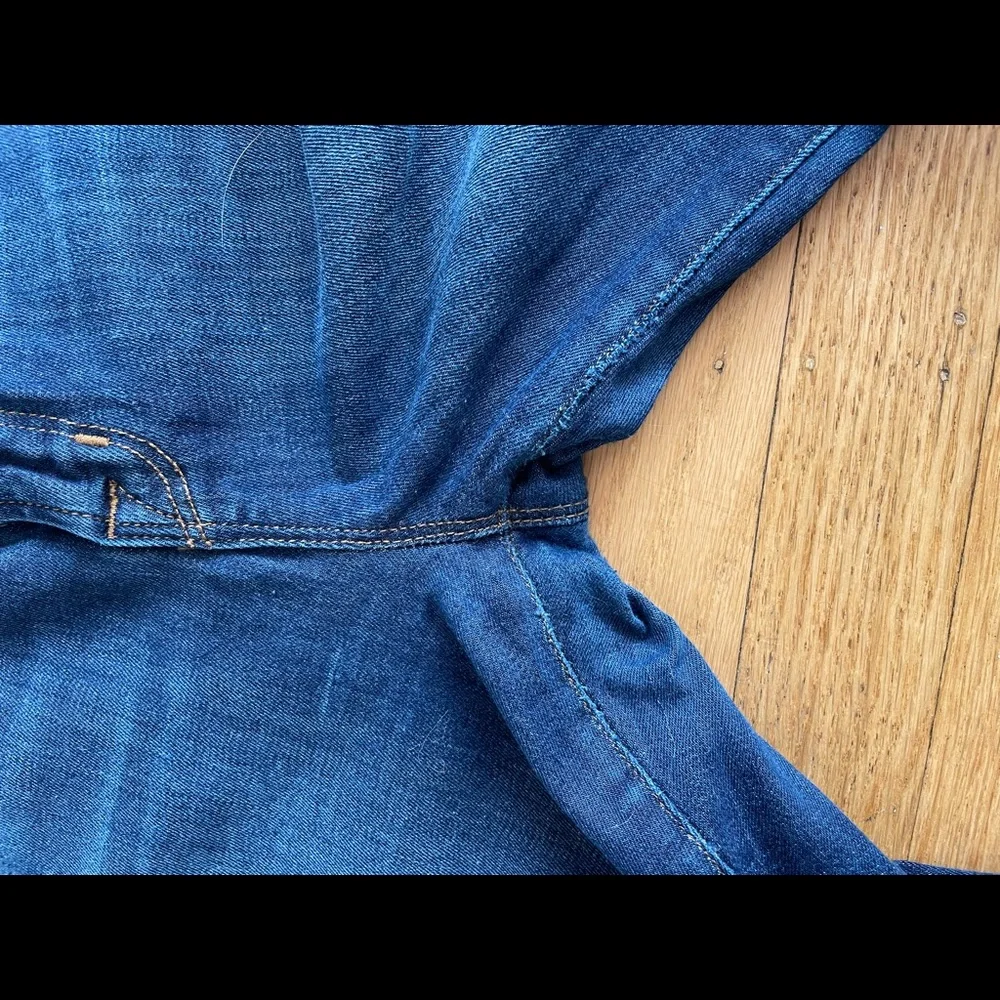 EUC - Mid-rise J Brand Skinny Leg Jeans in Storm - 29 - Picture 6 of 12